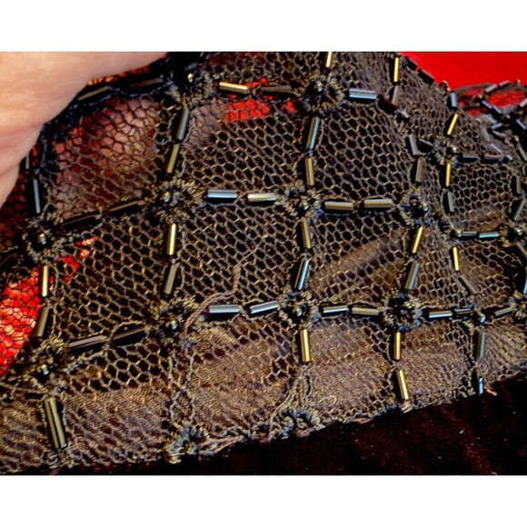 BEAUTIFUL MAGGY LONDON CRUSHED BLACK VELVET BEADED SCOOP NECK MESH SLEEVE DRESS - Picture 8 of 8